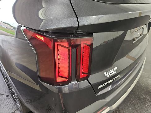 Used 2025 Kia Sorento S w/ Panoramic Sunroof Package FWD image 39