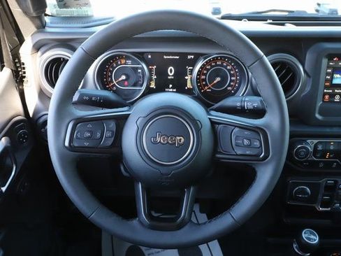 Used 2023 Jeep Gladiator Sport AWD/4WD image 21