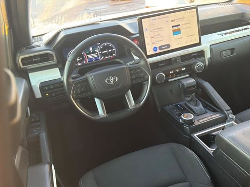 Certified 2024 Toyota Tacoma TRD Off-Road AWD/4WD image 18