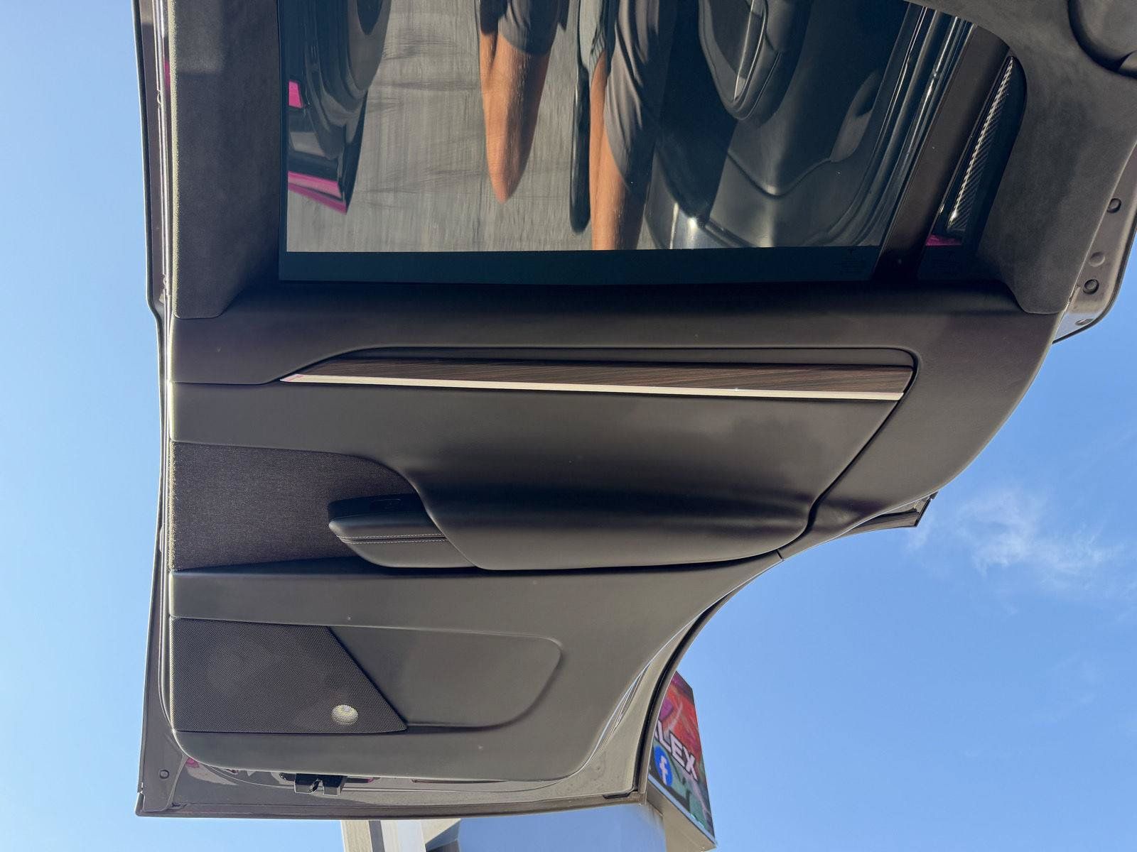 Used 2025 Tesla Model X AWD/4WD image 19