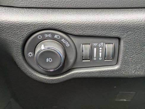 New 2026 Chrysler Pacifica Select image 29