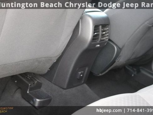 Used 2020 Ford Escape SE image 38