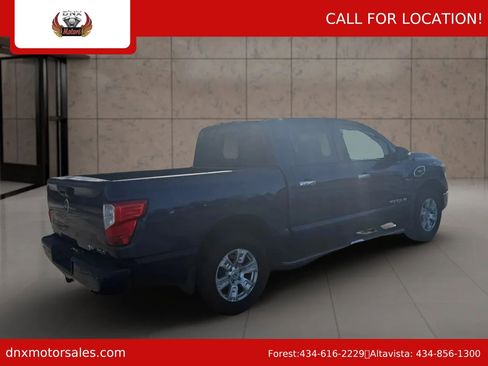 Used 2017 Nissan Titan SV image 5