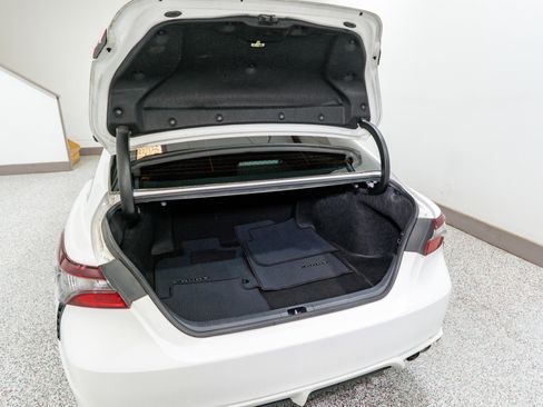 Used 2024 Toyota Camry SE image 29