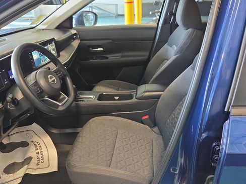Used 2025 Nissan Kicks SV image 10
