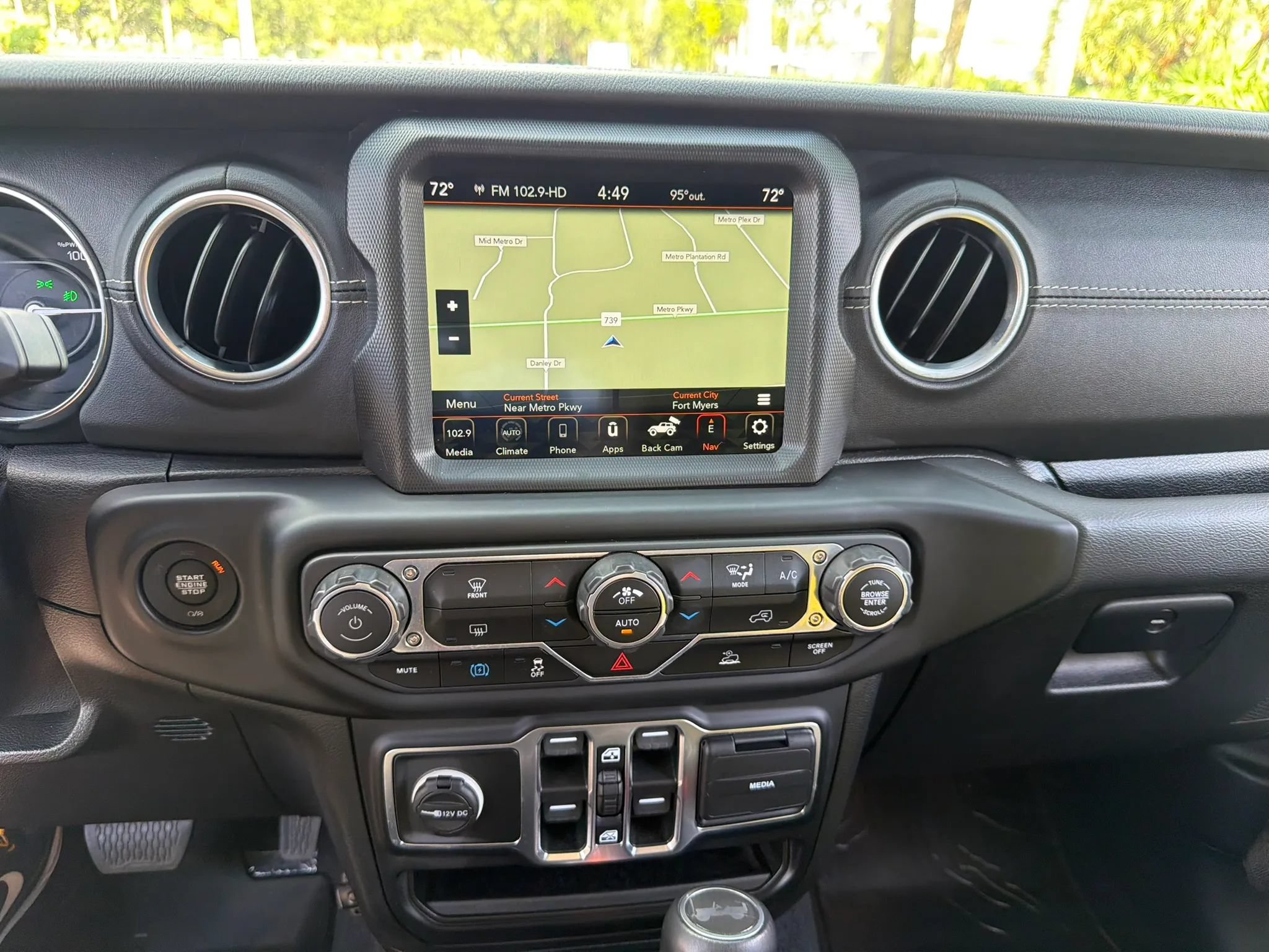 Used 2021 Jeep Wrangler Unlimited Sahara AWD/4WD image 21