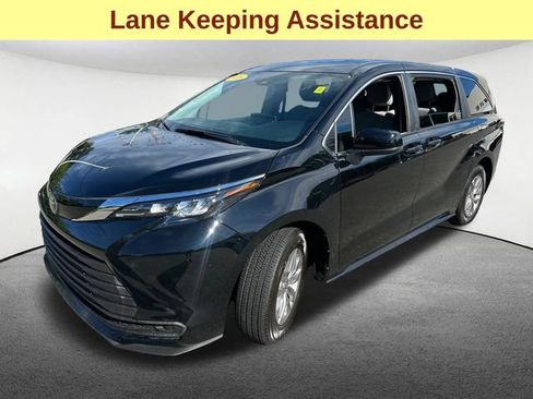 Certified 2026 Toyota Sienna LE FWD image 6