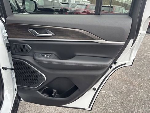 New 2026 Jeep Grand Cherokee Limited image 19