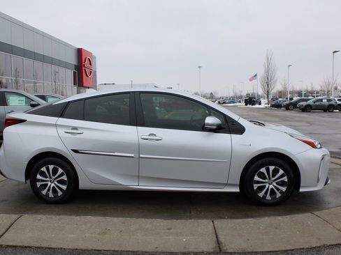 Used 2020 Toyota Prius LE image 6