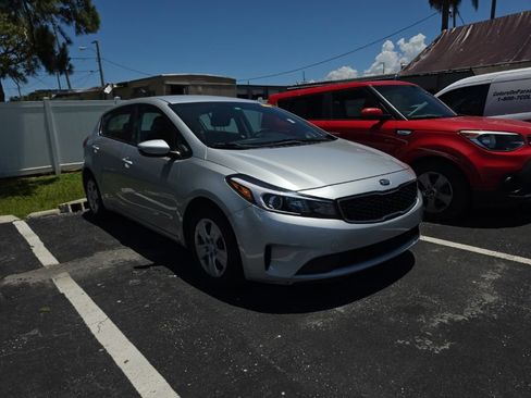 Used 2017 Kia Forte LX FWD image 1