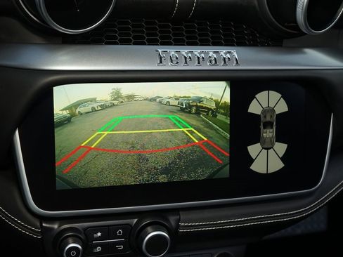 Used 2019 Ferrari Portofino image 15