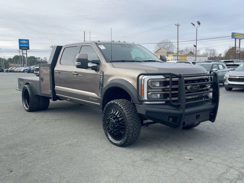 Used 2023 Ford F450 Lariat image 3