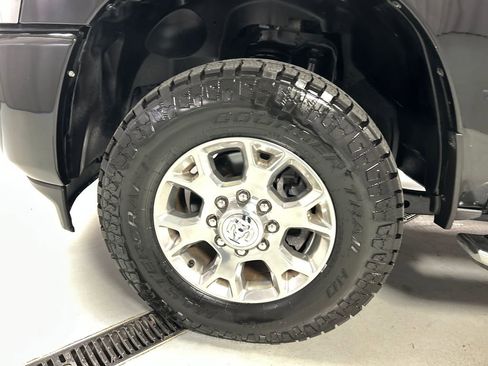 Used 2024 RAM 2500 Laramie AWD/4WD image 9