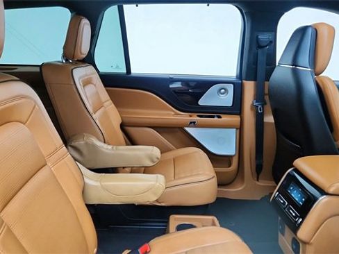 Used 2020 Lincoln Aviator Black Label w/ Dynamic Handling Package image 24