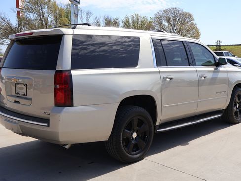Used 2017 Chevrolet Suburban Premier image 6