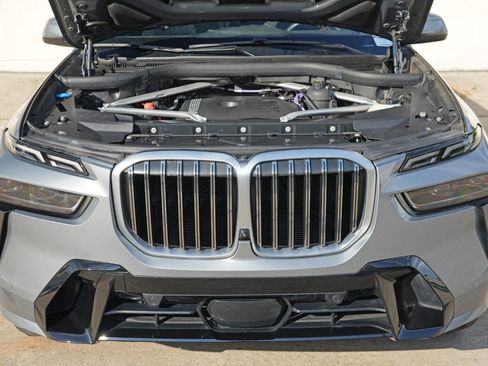 Used 2023 BMW X7 xDrive40i w/ M Sport Package AWD/4WD image 8