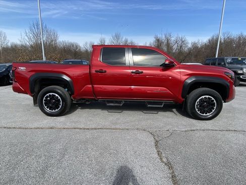 Used 2024 Toyota Tacoma TRD Off-Road w/ TRD Off Road Upgrade Package image 8