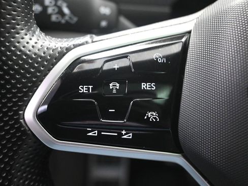 Used 2022 Volkswagen Tiguan SEL R-Line image 29