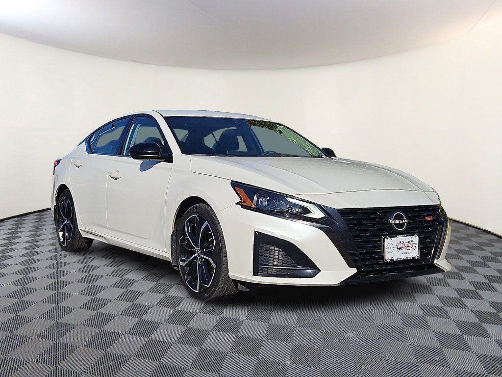 Certified 2023 Nissan Altima 2.5 SR w/ SR Premium Package FWD image 1