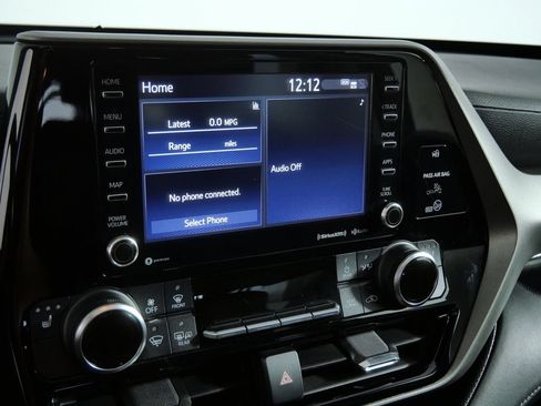 Used 2020 Toyota Highlander XLE AWD/4WD image 20