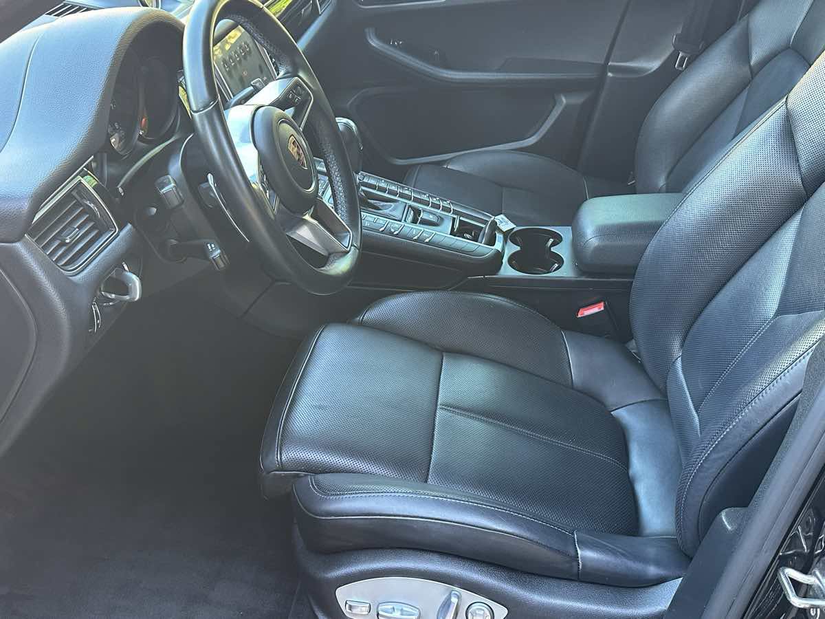 Used 2018 Porsche Macan AWD/4WD image 22