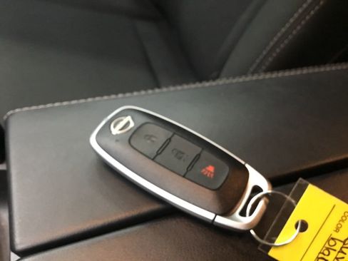 Used 2024 Nissan Rogue S image 8