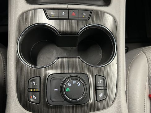 Used 2023 GMC Acadia SLT image 37