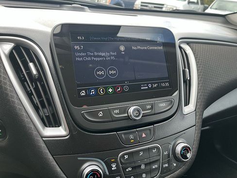 Used 2025 Chevrolet Malibu LT image 21