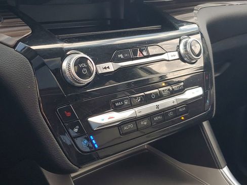 Used 2023 Ford Explorer Limited w/ Equipment Group 301A image 20