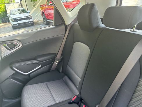 Used 2025 Kia Soul LX w/ LX Technology Package FWD image 34