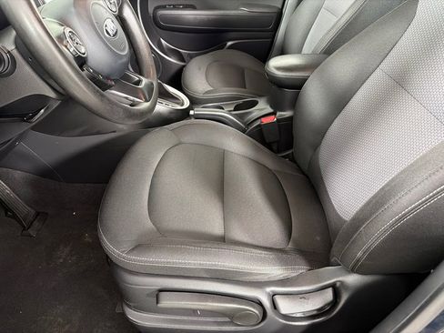 Used 2019 Kia Soul + FWD image 11