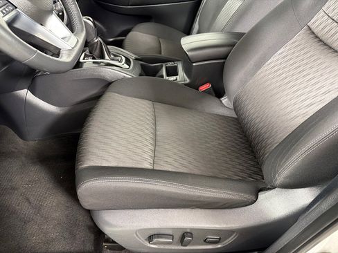 Used 2017 Nissan Rogue SV image 11