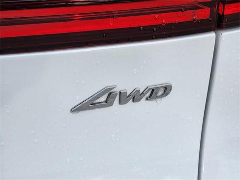 Used 2025 Genesis GV70 2.5T w/ Advanced Package image 8