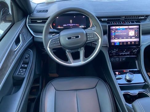 New 2025 Jeep Grand Cherokee Limited image 38