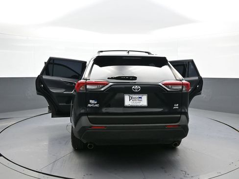 Used 2019 Toyota RAV4 LE image 45