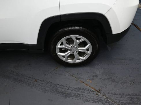 Used 2024 Jeep Compass Latitude AWD/4WD image 17