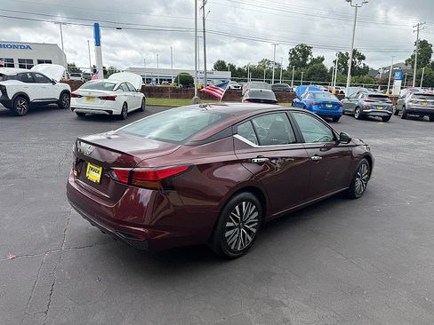 Used 2025 Nissan Altima 2.5 SV FWD image 5