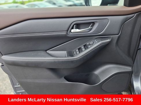 Used 2023 Nissan Rogue SV w/ SV Premium B Package FWD image 21