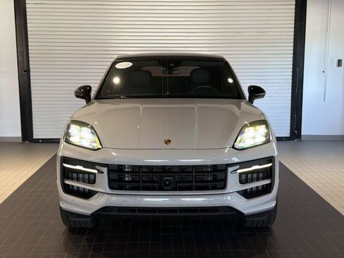 Certified 2025 Porsche Cayenne Coupe AWD/4WD image 6