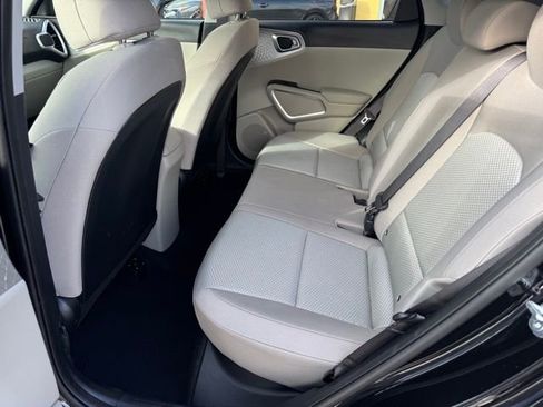 Certified 2025 Kia Soul LX w/ LX Technology Package FWD image 14