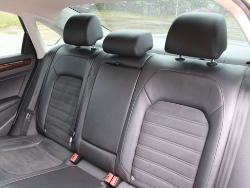 Used 2012 Volkswagen Passat TDI SEL Premium FWD image 17