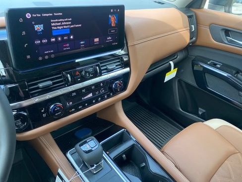 New 2026 Nissan Pathfinder Platinum w/ Cargo Package AWD/4WD image 18