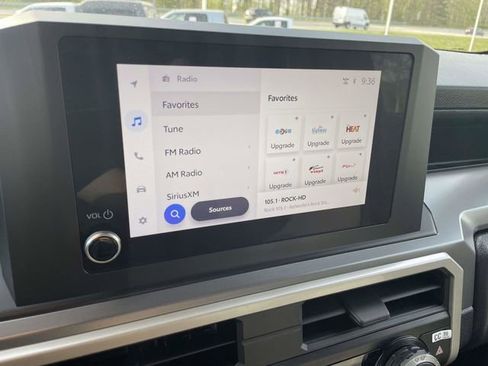 Used 2024 Toyota Tacoma TRD Off-Road image 27