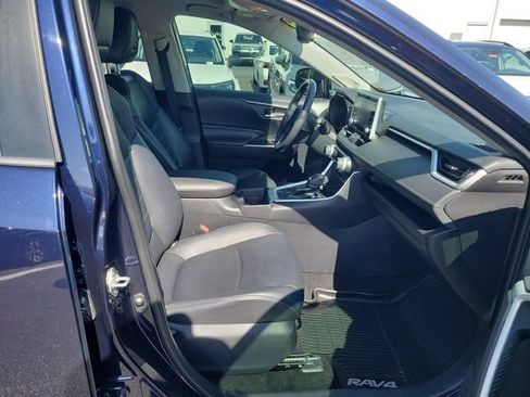 Used 2019 Toyota RAV4 XLE Premium w/ Cold Weather Package AWD/4WD image 8