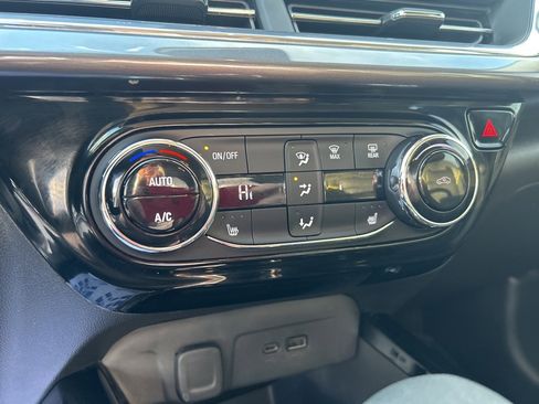 Used 2025 Chevrolet Trax ACTIV w/ Driver Confidence Package image 18