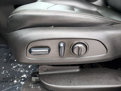 Used 2023 GMC Terrain SLT image 20