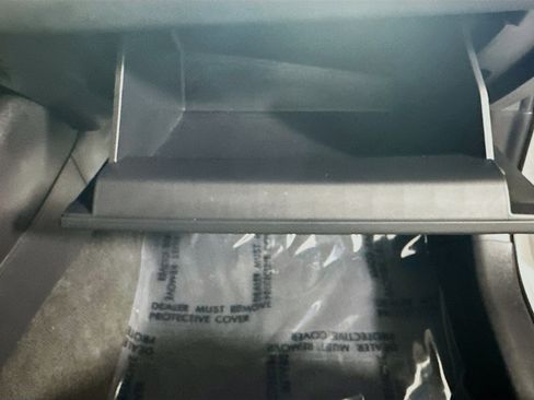 Used 2021 Toyota Corolla LE FWD image 31