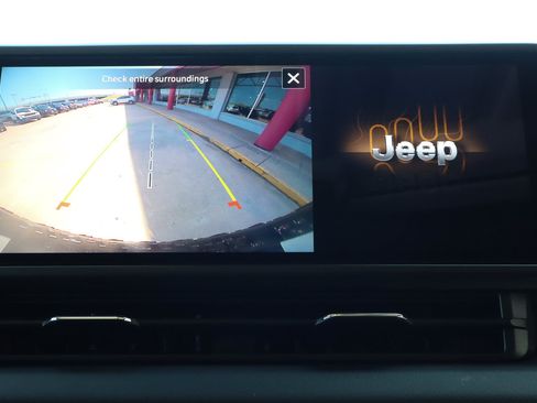 Used 2025 Jeep Wrangler Unlimited Rubicon 4xe w/ Convenience Group AWD/4WD image 12