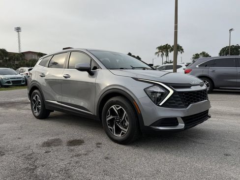Used 2023 Kia Sportage LX FWD image 2