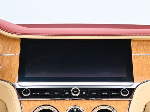 Used 2021 Bentley Continental GT image 9